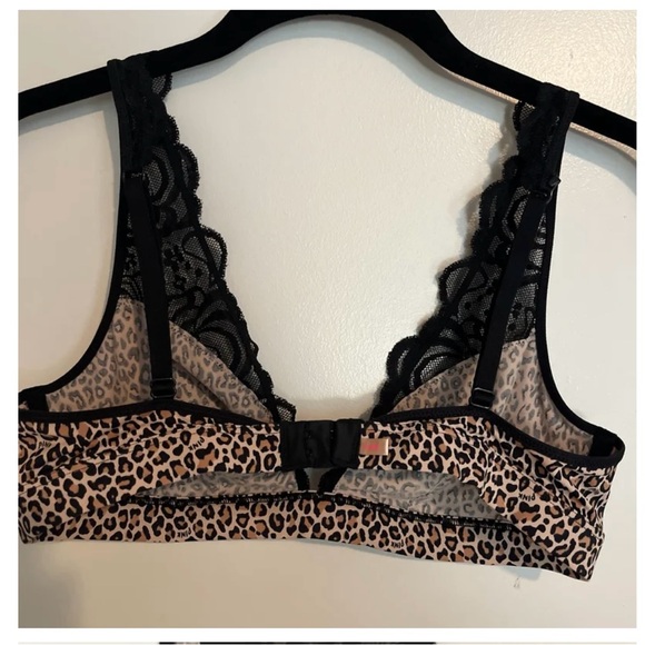 NWOT PINK Victoria’s Secret Bra Size Medium - Picture 2 of 5